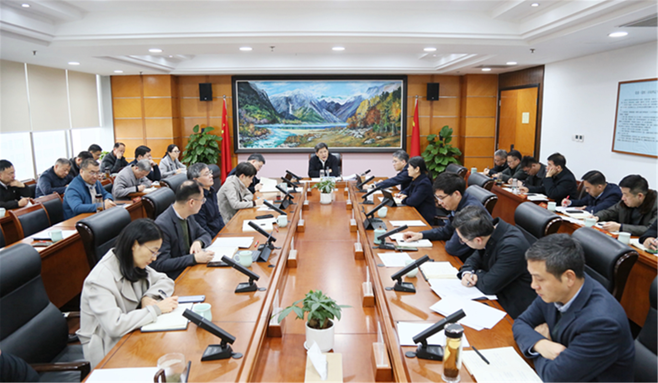 省教育厅召开党组会议传达学习习近平总书记近期重要讲话、重要指示以及重要会议精神