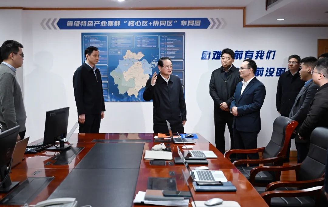 易炼红调研省经济和信息化厅